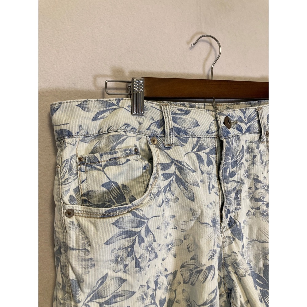 Tropical Coastal Faded Glory Womens 16 Blue White Floral Pinstripe Shorts - Picture 4 of 8